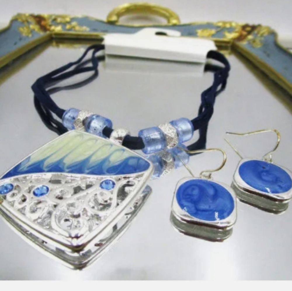 New blue necklace & dangle earrings
